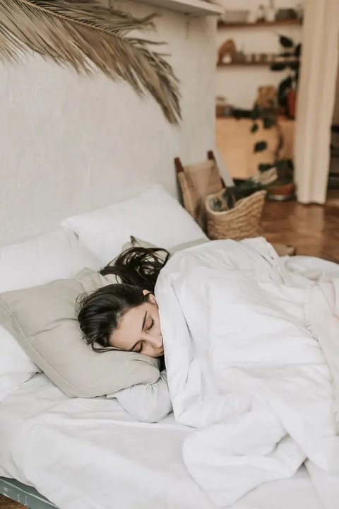 Ilustrasi tidur telentang. (c) Marcus Aurelius/Pexels.com