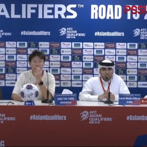 Shin Tae-Yong Tolak Jabat Tangan Panitia Bahrain Saat Konferensi Pers Usai Kemenangan 'Dirampok' Bahrain