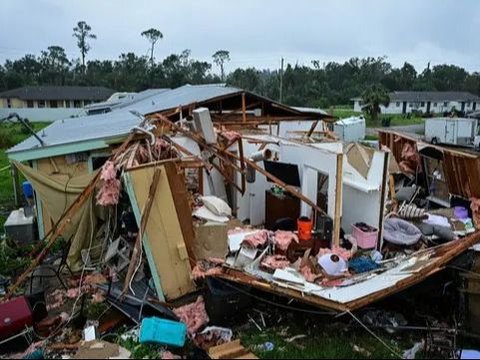 FOTO: Porak-poranda Florida AS Diamuk Badai 'Monster' Milton hingga Korban Tewas Berjatuhan