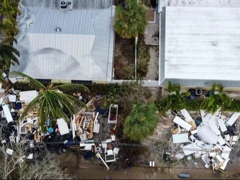 FOTO: Porak-poranda Florida AS Diamuk Badai 'Monster' Milton hingga Korban Tewas Berjatuhan