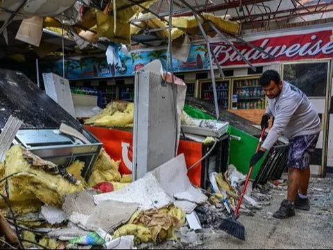 FOTO: Porak-poranda Florida AS Diamuk Badai 'Monster' Milton hingga Korban Tewas Berjatuhan