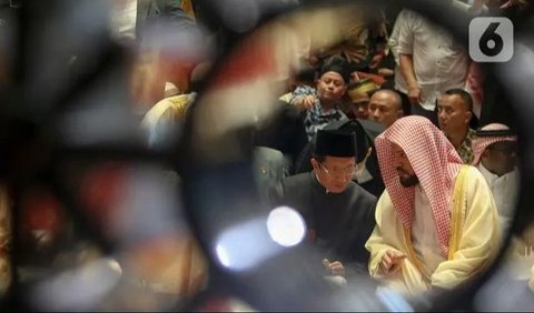 FOTO: Momen Imam Besar Masjid Nabawi Sampaikan Khotbah Jumat di Masjid Istiqlal, Berpesan Jaga Persatuan