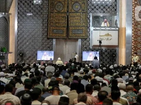 FOTO: Momen Imam Besar Masjid Nabawi Sampaikan Khotbah Jumat di Masjid Istiqlal, Berpesan Jaga Persatuan