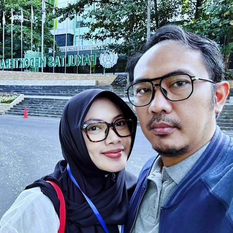 Donny Binawan, suami dokter Astrid Gayatri, adalah seorang dokter spesialis anestesi yang berpraktik di berbagai rumah sakit. Dengan demikian, Astrid kini memiliki pasangan yang satu profesi dengannya.<br>