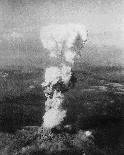 Para penyintas bom atom yang dijatuhkan di Hiroshima dan Nagasaki Jepang pada tahun 1945 menang Nobel Perdamaian 2024 (AP).