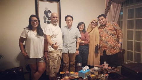 Penuh Kehangatan, Intip Potret Kebersamaan Indro Warkop bersama Dhamar Anak Kedua Mendiang Dono yang Curi Perhatian
