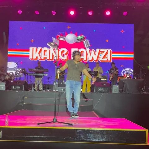 Ikang Fawzi manggung lagi, sembilan hari setelah sang istri, Marisssa Haque meninggal dunia. Ia kembali bernyanyi di ajang Lintas Melawai Volume 2, Jakarta. (Foto: Dok. Instagram @sorayaha