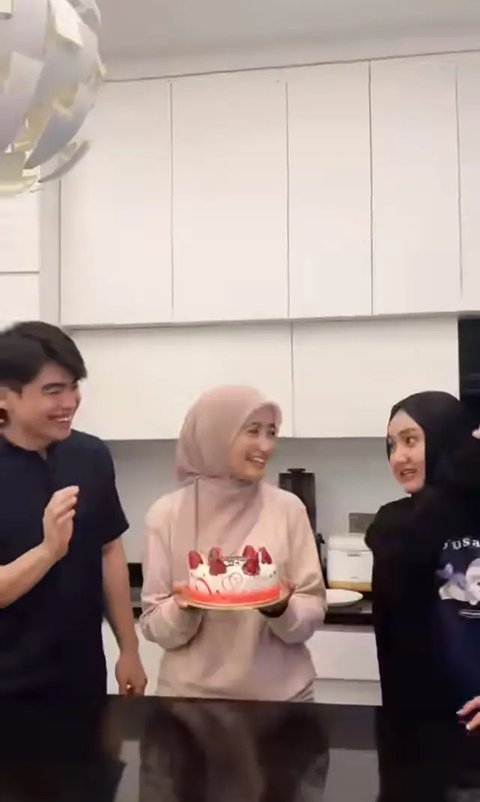 Potret Romantis Arafah Rianti dan Steven Wongso (Sumber: Instagram/arafahrianti)