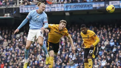 Manchester City sangat beruntung mendapat servis pemain sekelas Erling Haaland. Bomber yang ditebus seharga 75 juta Euro dari Dortmund itu tak henti-henti merobek gawang lawan. Sejauh ini ia