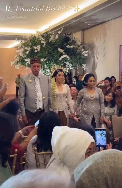 Anggika Bolsterli dan Omar Armandiego Menikah (Sumber: Instagram/anggikabolsterli)