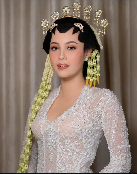 Anggika Bolsterli dan Omar Armandiego Menikah (Sumber: Instagram/anggikabolsterli)