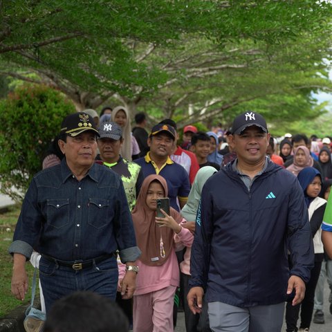 Jalan Sehat Bersama Ribuan Warga Dalam Rangka HUT Rohul Ke 25, Kapolres Ajak Ciptakan Pilkada Damai