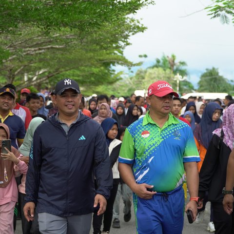 Jalan Sehat Bersama Ribuan Warga Dalam Rangka HUT Rohul Ke 25, Kapolres Ajak Ciptakan Pilkada Damai