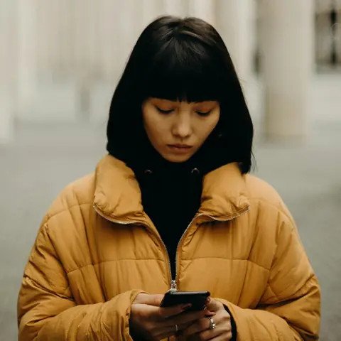 Pria Jepang Telpon Istri 100 Kali Sehari Karena Cinta (Sumber: Ilustrasi Pexels/Mart Production)