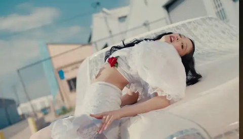 Potret Jennie Blackpink dalam teaser lagu Mantra (Dok. Instagram/Oddatelier)