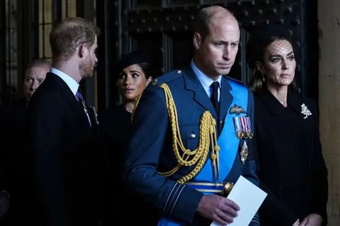 Pangeran Harry dan Pangeran William. (Dominic Lipinski /Pool Photo via AP, File)