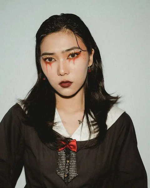 Gaya rambut Isyana Sarasvati. (Instagram.com/isyanasarasvati)