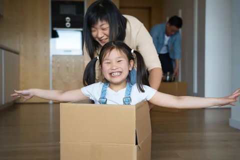 orang tua berbicara dengan anaknya copyright/freepik