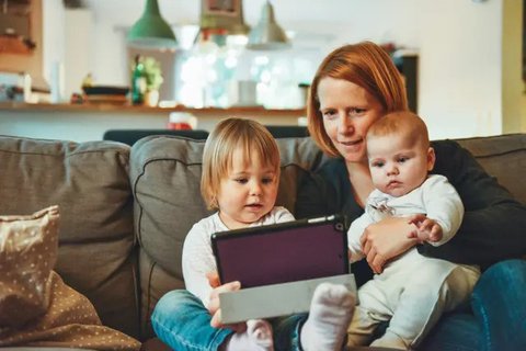 Fase phallic saat dimana anak mulai mengeksplorasi identitas gender mereka. Foto: Jessica Rockowitz on Unsplash
