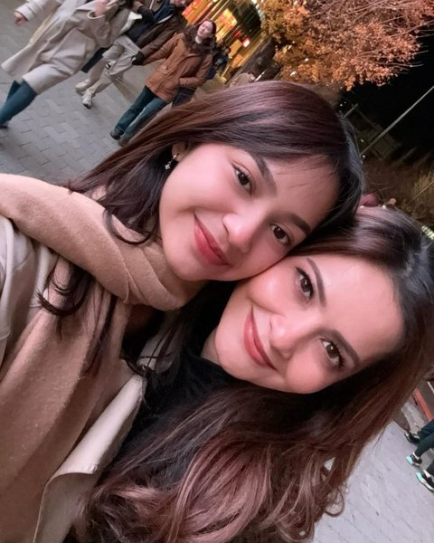 7 Potret Sidney Anak Cut Tari yang Kini Usia 17 Tahun, Parasnya yang Makin Cantik Banyak Dipuji