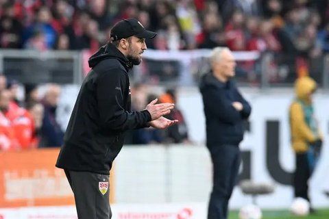 Pelatih Manchester United, Erik ten Hag jelang laga menghadapi Brentford pada laga pekan ke-30 Premier League 2023/2024 di Gtech Community Stadium, London, Sabtu (30/3/2024). (AP Photo/Ian