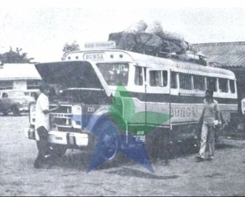 Bus Bunga yang konon pernah mengalami kecelakaan fatal di Tanjakan Emen hingga menewaskan sang kernet bernama Emen