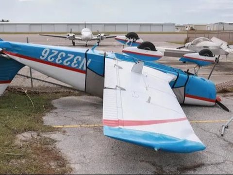 FOTO: Dahsyatnya Amukan Badai 'Monster' Milton di Florida Bikin Pesawat-Pesawat Terbalik