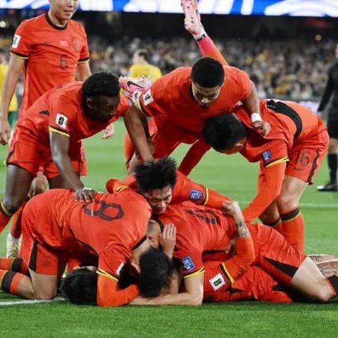 Kolase - Pemain Timnas China (Bola.com/Adreanus Titus)