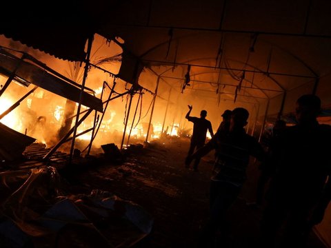 FOTO: Biadab! Israel Kembali Serang Tenda Pengungsian di Jalur Gaza, Sejumlah Korban Tewas Terpanggang