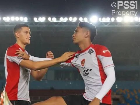 FOTO: Semangat Timnas Indonesia Latihan di Bawah Guyuran Hujan Jelang Duel Lawan China di Kualifikasi Piala Dunia 2026