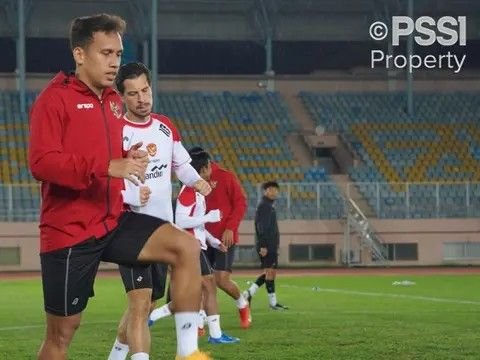 FOTO: Semangat Timnas Indonesia Latihan di Bawah Guyuran Hujan Jelang Duel Lawan China di Kualifikasi Piala Dunia 2026