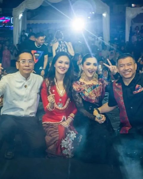 Ashanty dan Anang Hermansyah bagikan kenangan kebersamaan bareng Benny Laos, Cagub Maluku Utara yang meninggal usai speedboat meledak. (sumber: Instagram/ashanty_ash)