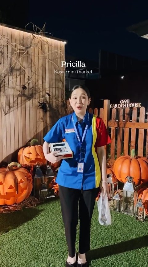 Rayakan Halloween, 7 Potret Agatha Pricilla Jadi Mbak-Mbak Mini Market - Sivia Azizah Jadi Daging Halal
