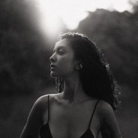 Dikutip dari halaman biografi akun Flickr miliknya, Tasha Serena diketahui tinggal di Denpasar, Bali. Ia juga mengaku memiliki campuran darah Kanada yang diwarisi dari sang ayah.