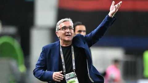 Kualifikasi Piala Dunia 2026 - China Vs Timnas Indonesia - Wu Lei Vs Marselino Ferdinan (Bola.com/Adreanus Titus)