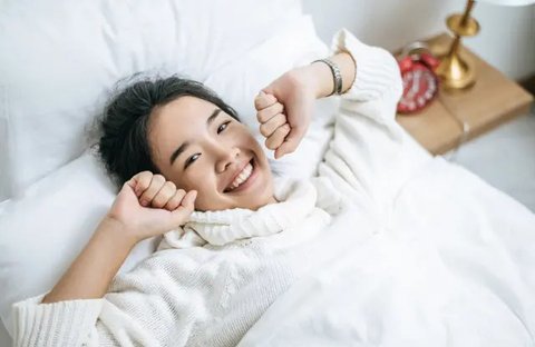 Ilustrasi Wanita Baru Bangun Tidur / Freepik by benzoix