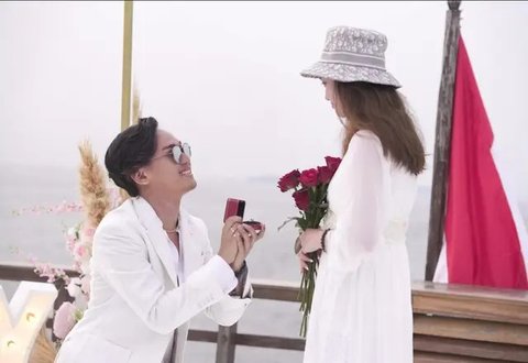 Vanessa Khong Rayakan Anniv Tunangan ke-3 (Sumber: Instagram/vanessakhongg)