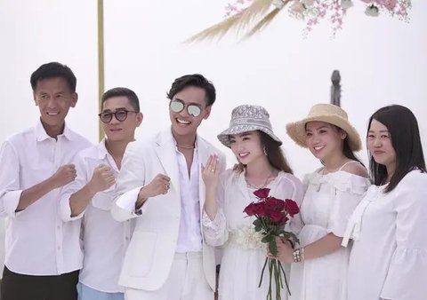 Vanessa Khong Rayakan Anniv Tunangan ke-3 (Sumber: Instagram/vanessakhongg)