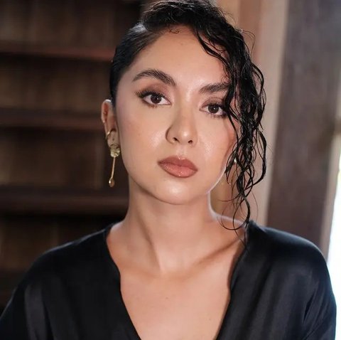 Keenan Pearce resmi meminang Tasha Serena sebagai istri dalam pernikahan yang sederhana [@weddingbynik]