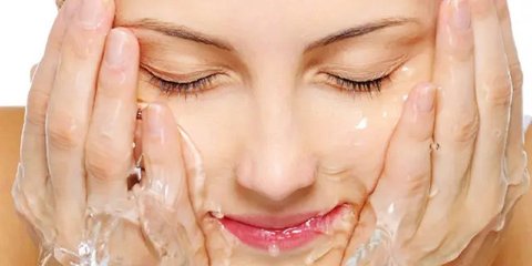 Ilustrasi moisturizer. (c) SHVETS production/Pexels.com