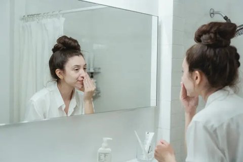 Ilustrasi moisturizer. (c) SHVETS production/Pexels.com