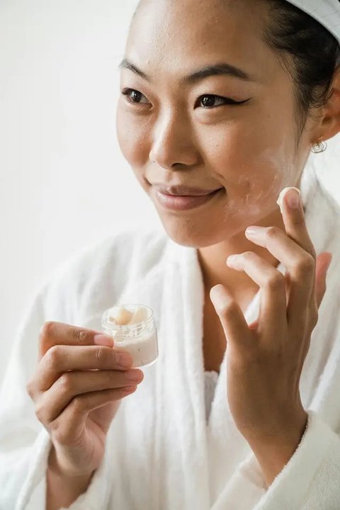Ilustrasi moisturizer. (c) SHVETS production/Pexels.com