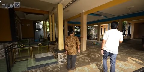 8 Potret Rumah Haji Bolot di Parung, Berkonsep ala Betawi - Punya Halaman Luas Seperti Aula