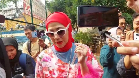 Venna Melinda di Pengadilan Agama Jakarta Selatan, Senin (14/10/2014). (Via M. Altaf Jauhar)