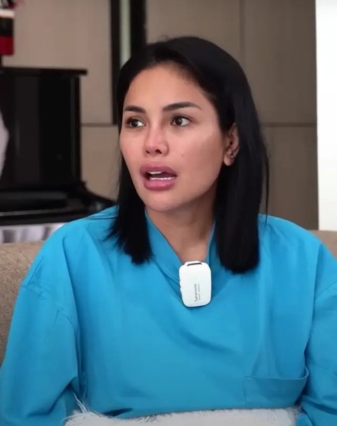 TikTokers Vadel Badjideh bersama penasihat hukumnya, Razman Arif Nasution, menghadiri panggilan Polres Metro Jakarta Selatan, Jumat (4/10/2024). Vadel dipanggil terkait kasus dugaan pencab