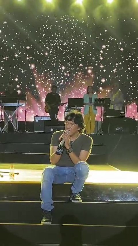 7 Potret Ikang Fawzi Manggung Setelah Kepergian Marissa Haque, Chiki Fawzi: Ayah Berusaha Professional