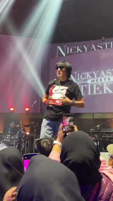 7 Potret Ikang Fawzi Manggung Setelah Kepergian Marissa Haque, Chiki Fawzi: Ayah Berusaha Professional