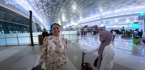 Momen Marshanda dan Ben Kasyafani Bersama, Temani sang Anak Nonton Konser di Singapura