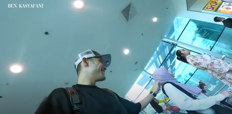 Momen Marshanda dan Ben Kasyafani Bersama, Temani sang Anak Nonton Konser di Singapura