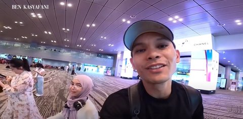 Momen Marshanda dan Ben Kasyafani Bersama, Temani sang Anak Nonton Konser di Singapura